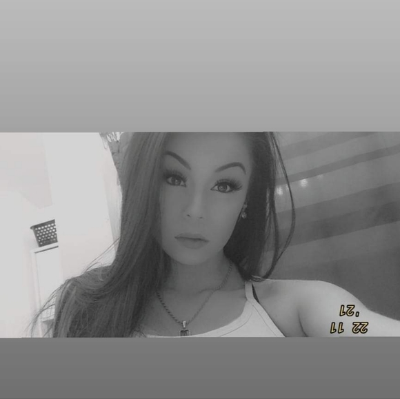 Meet your Posher, Helena - Picture 2 of 2